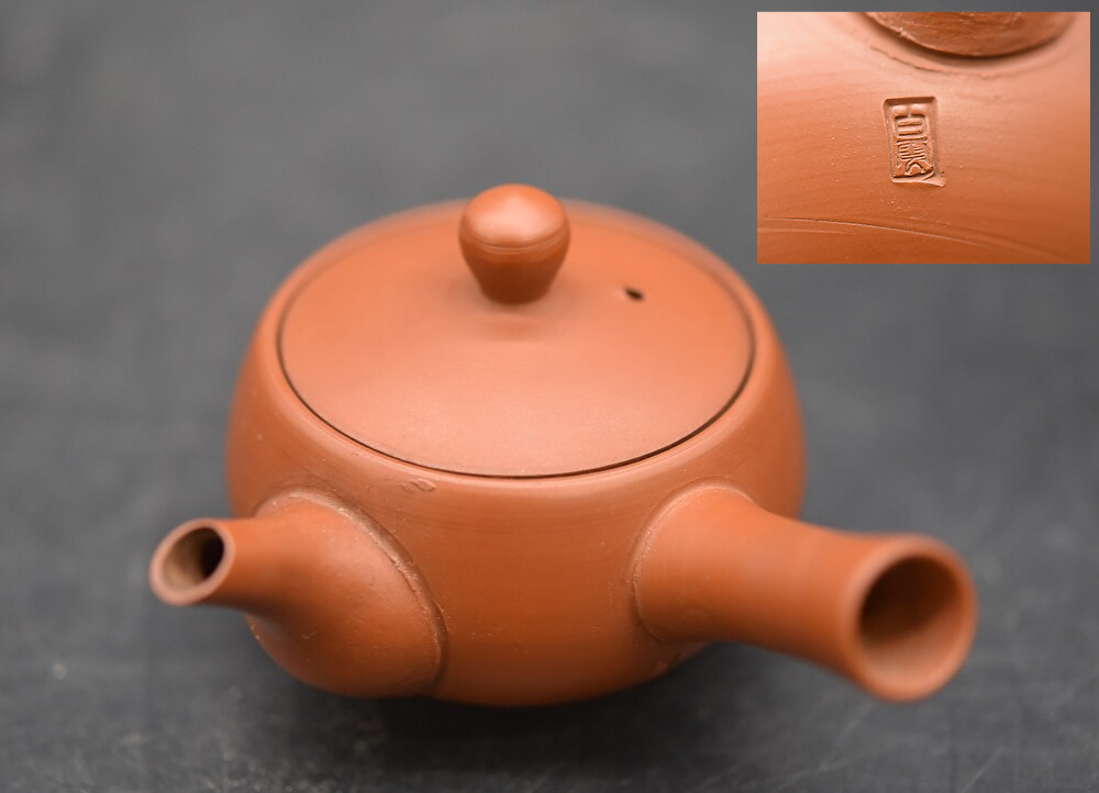 煎茶道具 万古焼室井勝三造 細工浮彫り『老梅文』手捻り小ぶり横手急須 煎茶道具 万古焼室井勝三造 細工浮彫り『老梅文』手捻り小ぶり