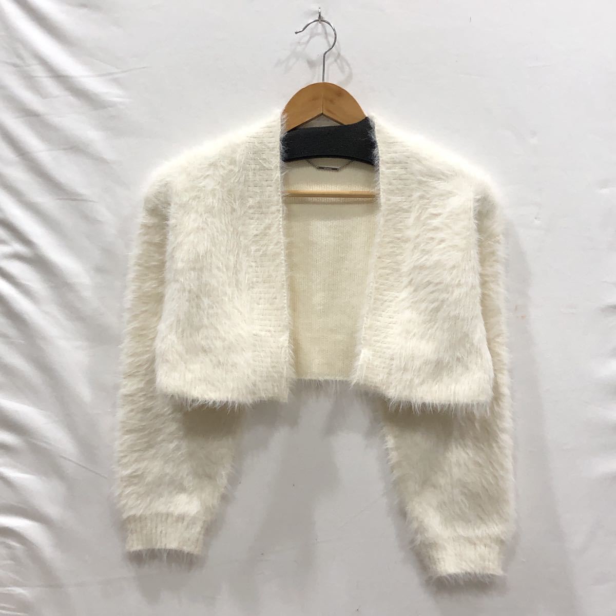 CELFORD　セルフォード　ファーラインストーンカーディガン　オフホワイト CELFORD（セルフォード） (セール40%OFF) フェザーヤーンショート