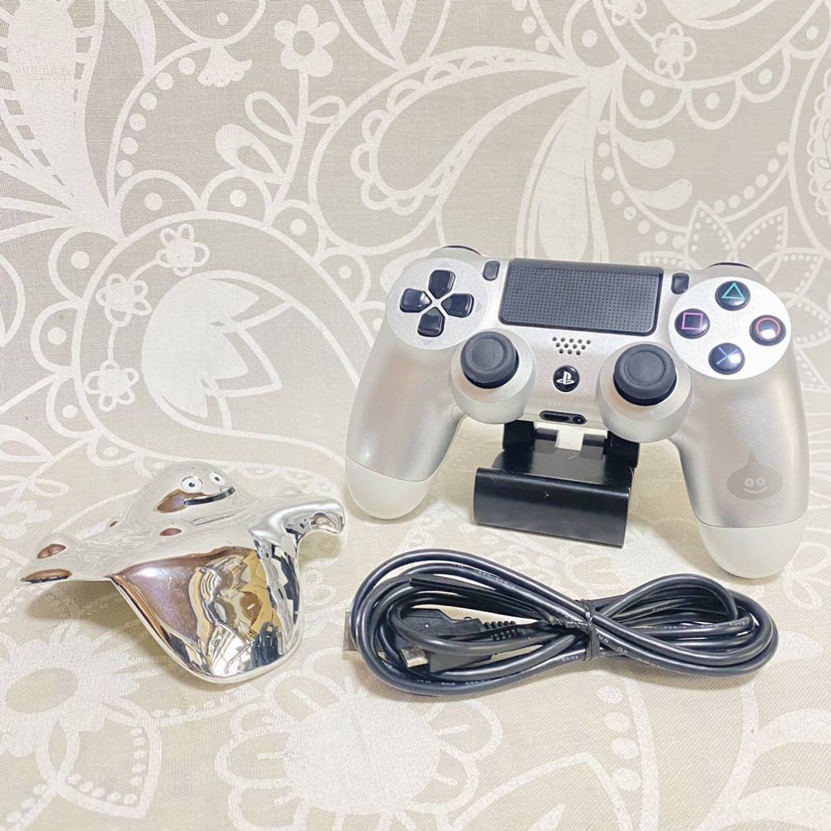 【傷や汚れあり】1円☆ USBカバー付 SONY PS4 ワイヤレスコントローラ シルバー DUALSHOCK 4 ドラクエ はぐれメタル