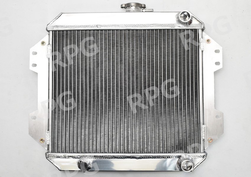 新品!ハコスカ　アルミ2層52mmラジエター GC10 KGC10　 新品!ハコスカ アルミ2層52mmラジエター GC10 KGC10