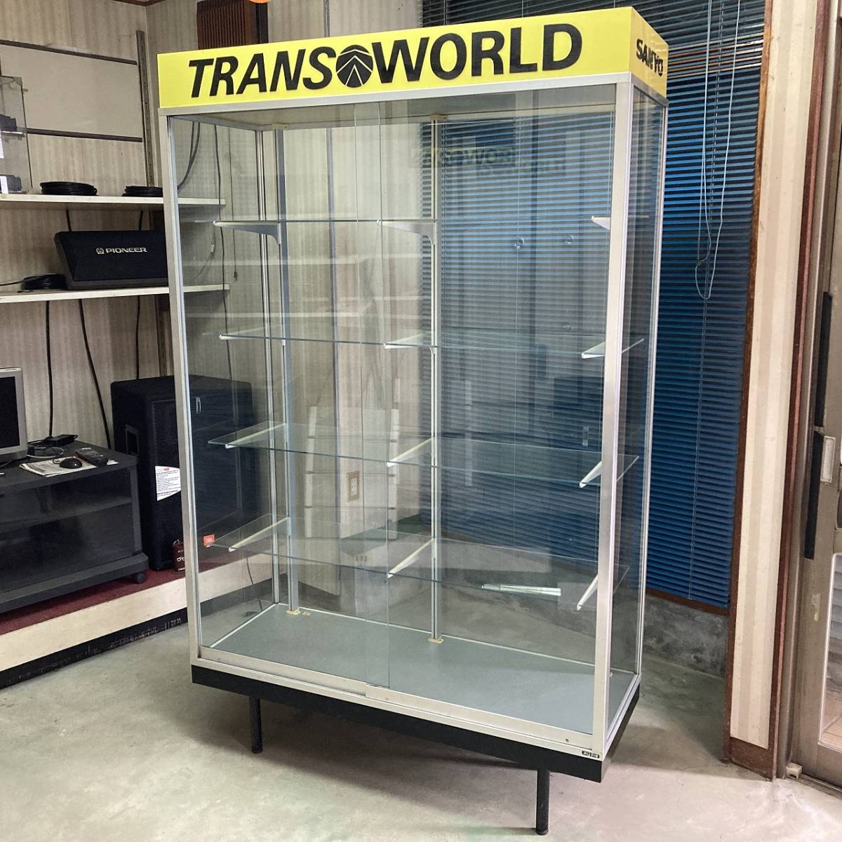 サンヨー SSR-DX280A キャスター付き5面ガラス冷蔵ショーケース『使用