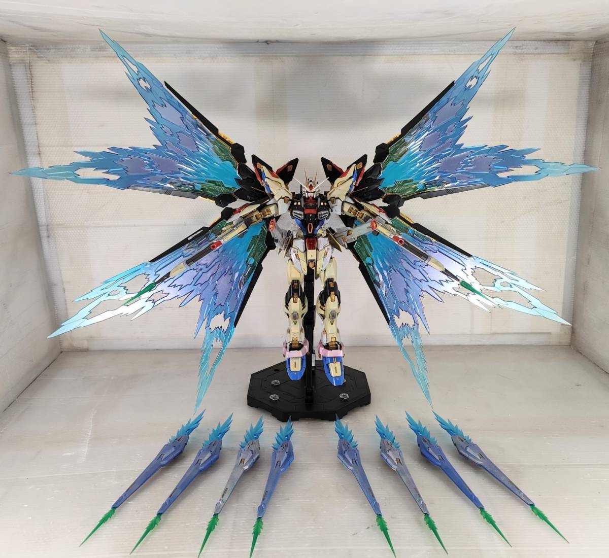 (MGEX)1/100ストライクフリーダムガンダム　プラモデル MGEX 1/100 ストライクフリーダムガンダム｜バンダイ ホビーサイト