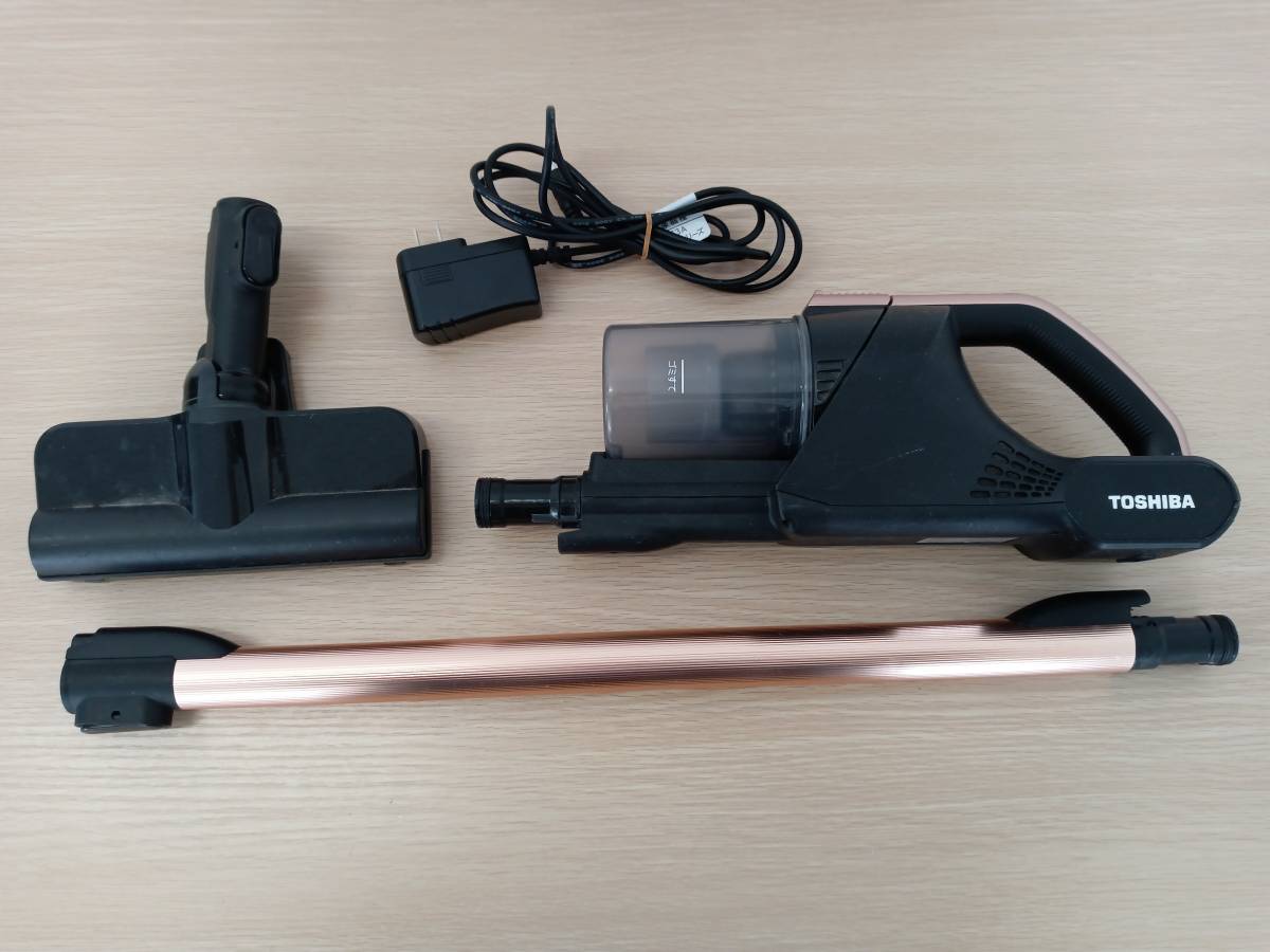 未開封、新品未使用品 東芝コードレスクリーナー TOSHIBA VC-CLW31 傷