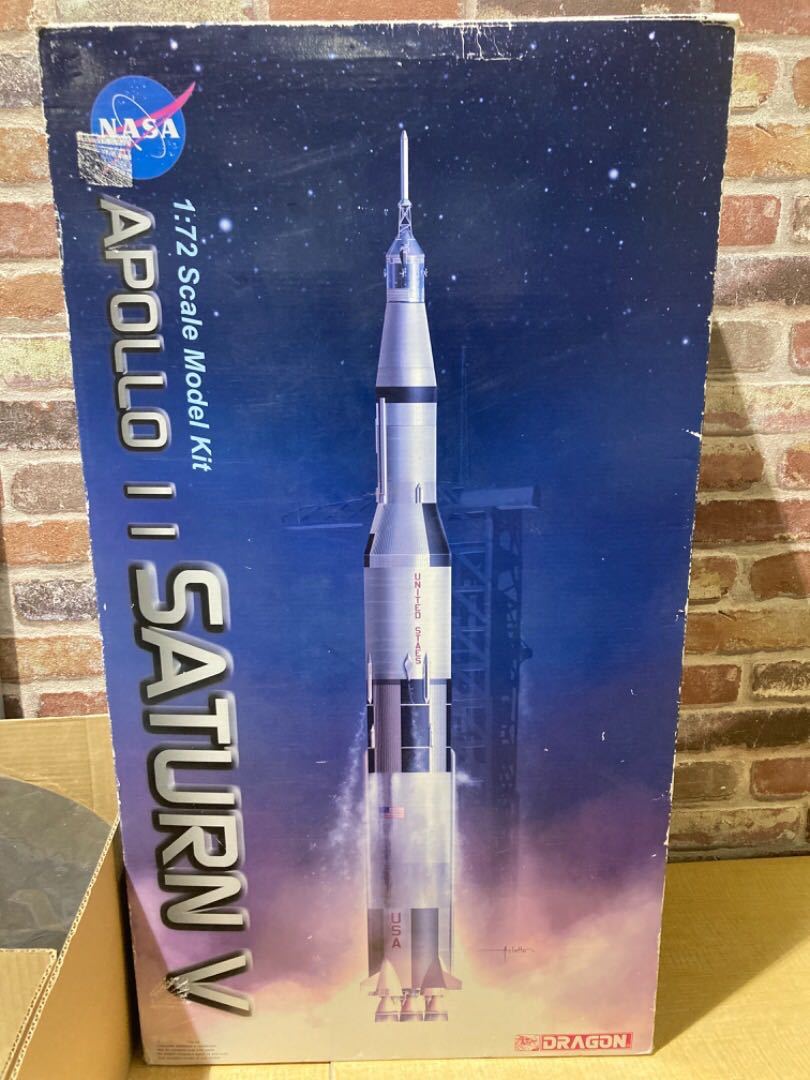 NASA Saturn V 1/72スケールモデルキット 未組立 サイバーホビー NASA
