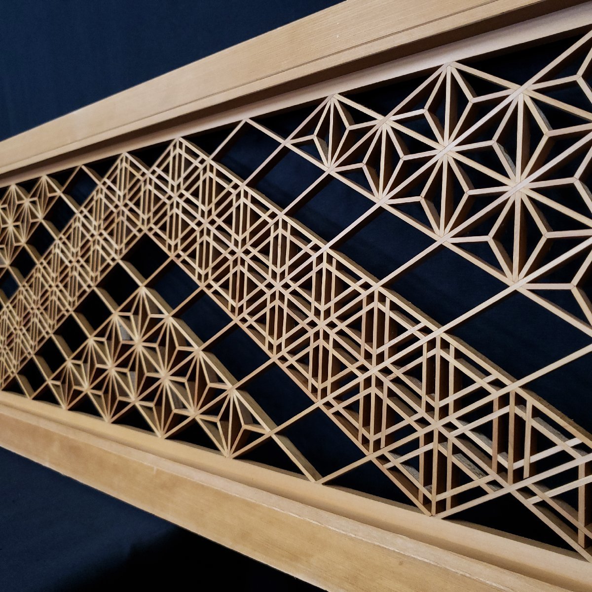 組子細工（縦:69.7cm 横:40cm 厚み:1cm） 現代の名工”の「組子