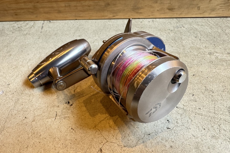 お買得 ダイワ ソルティガ 15H カーボンハンドル 替えスプール2個 付き