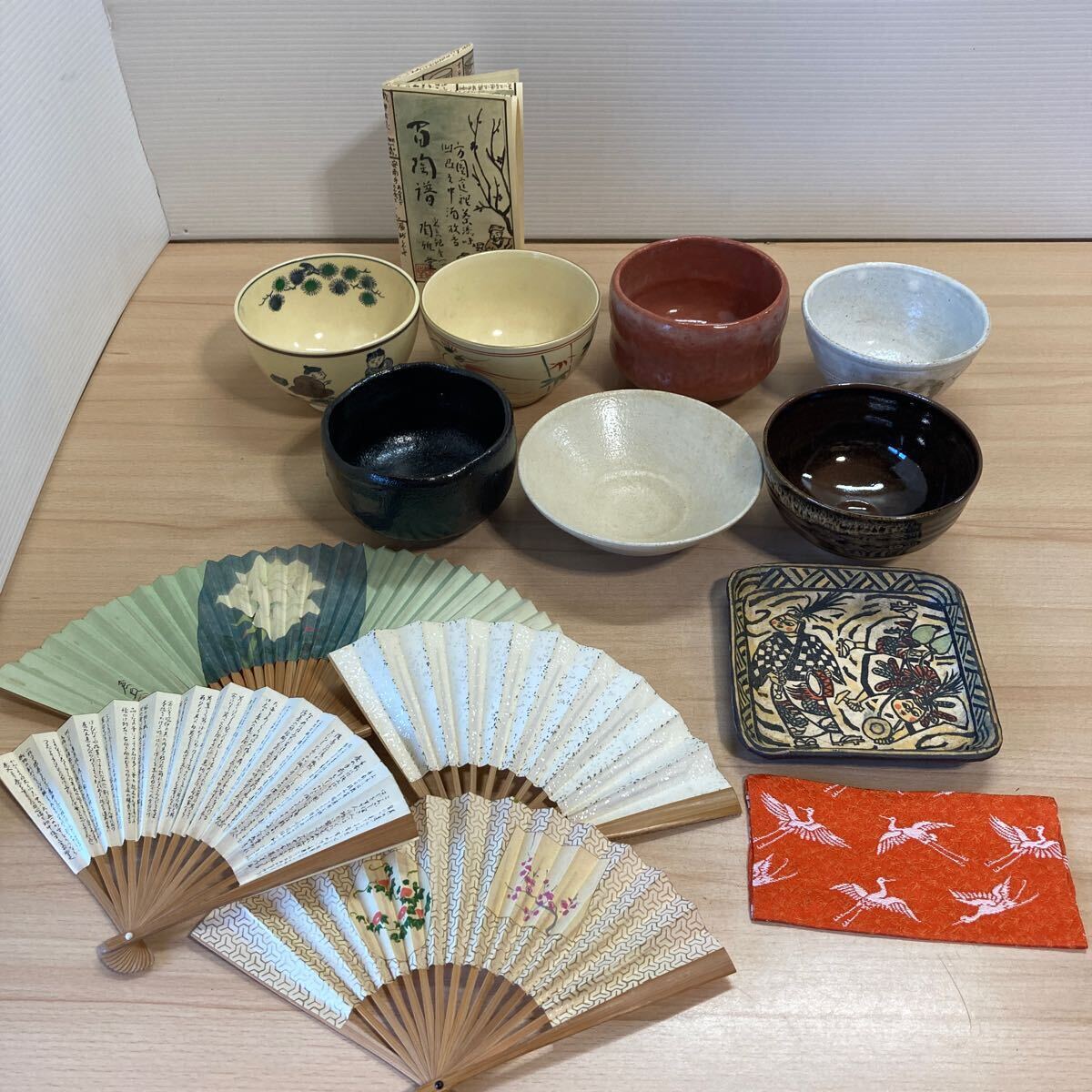 【傷や汚れあり】京焼 清水焼 唐子 茶碗 唐子絵茶碗/平安龍靖/楽八 赤楽/黒楽/茶道用扇子/陶雅堂「百陶譜」等 まとめてセット 抹茶碗 茶 ...