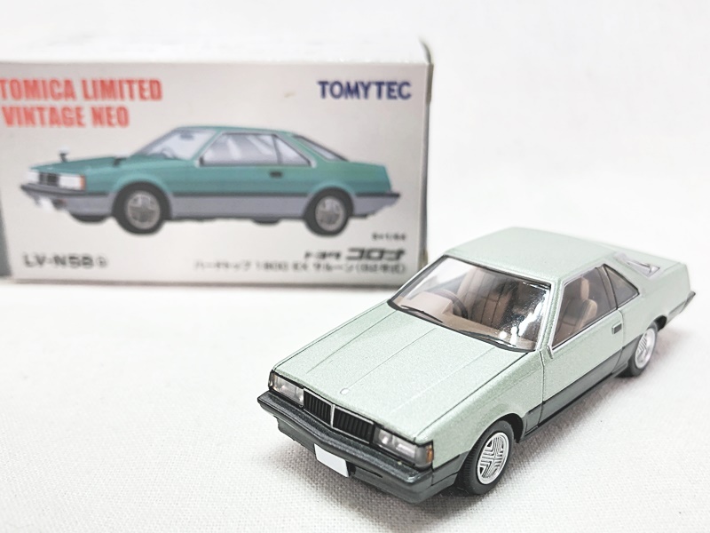 トミカリミテッドヴィンテージネオ LV-N58b トヨタ コロナ