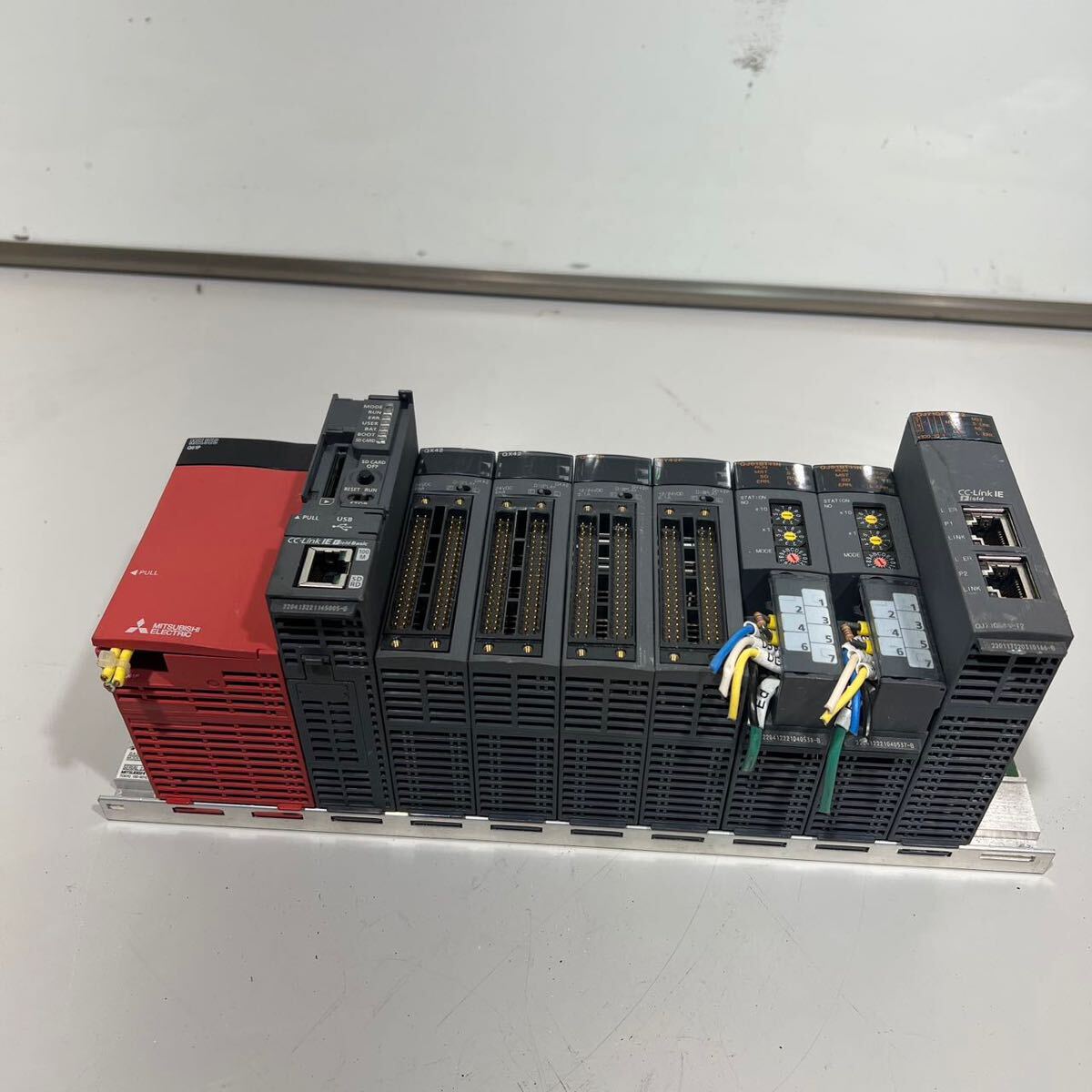 新品 未使用】三菱 QY82P 2021-2022年製造 新品 未使用】三菱 QY82P 2021-2022年製造