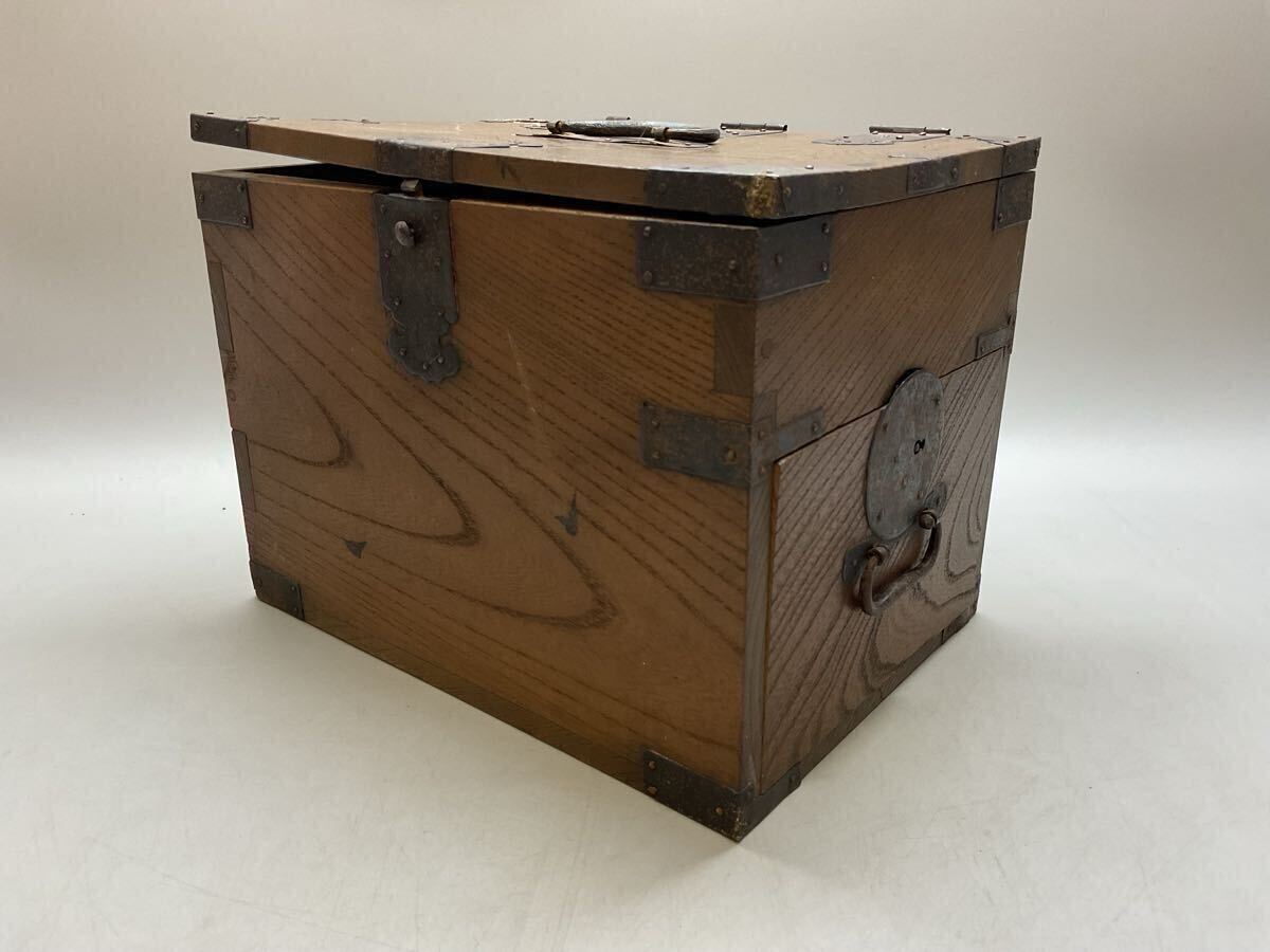 美品】錠前付き 銭箱 千両箱 木箱 木製 金具 アンティーク（古道具 
