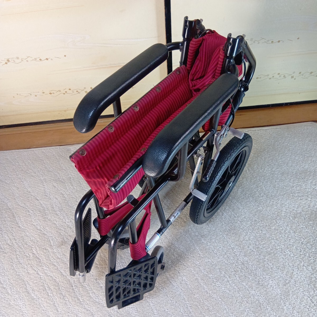 送料無料 日進医療器 アルミ製介助用車いす 車椅子 TH-2SB 【公式通販】