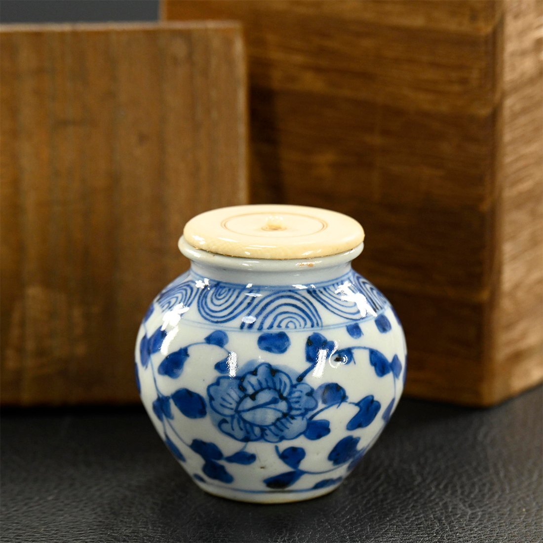Ｒ５３１　縁高　『塗師　春香作』『真塗』『五段重』　共箱　菓子器　懐石道具 茶道具 菓子器 縁高 縁高重 掻合塗 五段 中村湖彩作 柿合わせ 柿