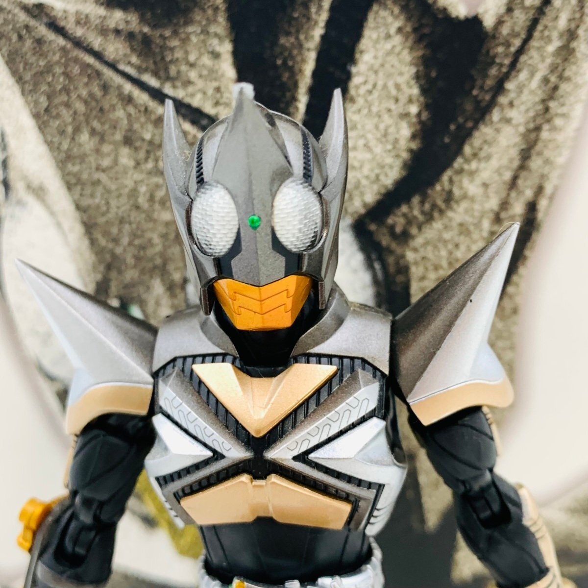 中古品 S.H.Figuarts フィギュアーツ 真骨彫製法 仮面ライダーカブト 仮面ライダーパンチホッパーの1番目の画像