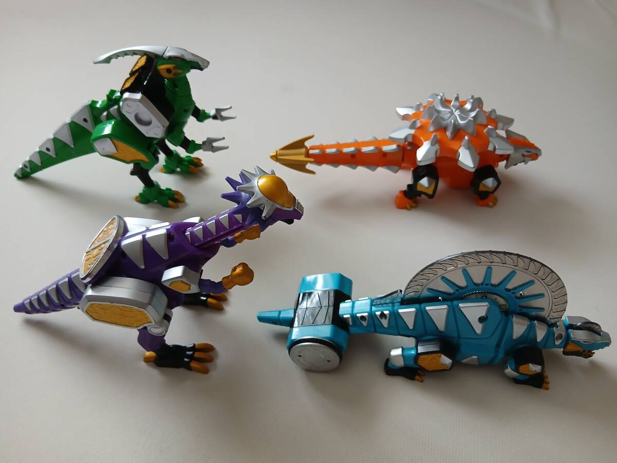 戦隊アバレンジャー ☆5体+部品☆トリケラトプス、プテラノドン