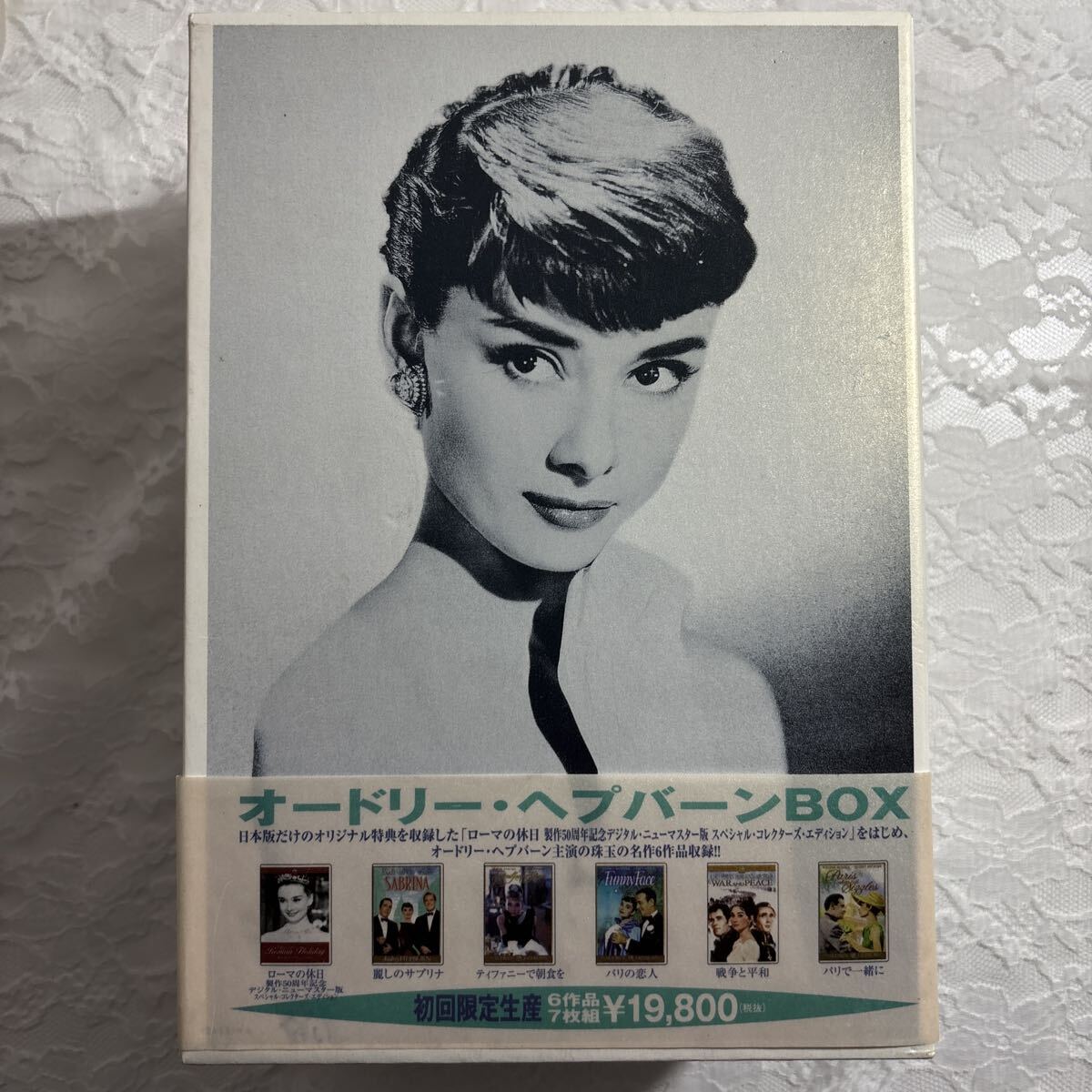 立看 古い映画のポスター パリの恋人 2枚組 パラマウント USED品