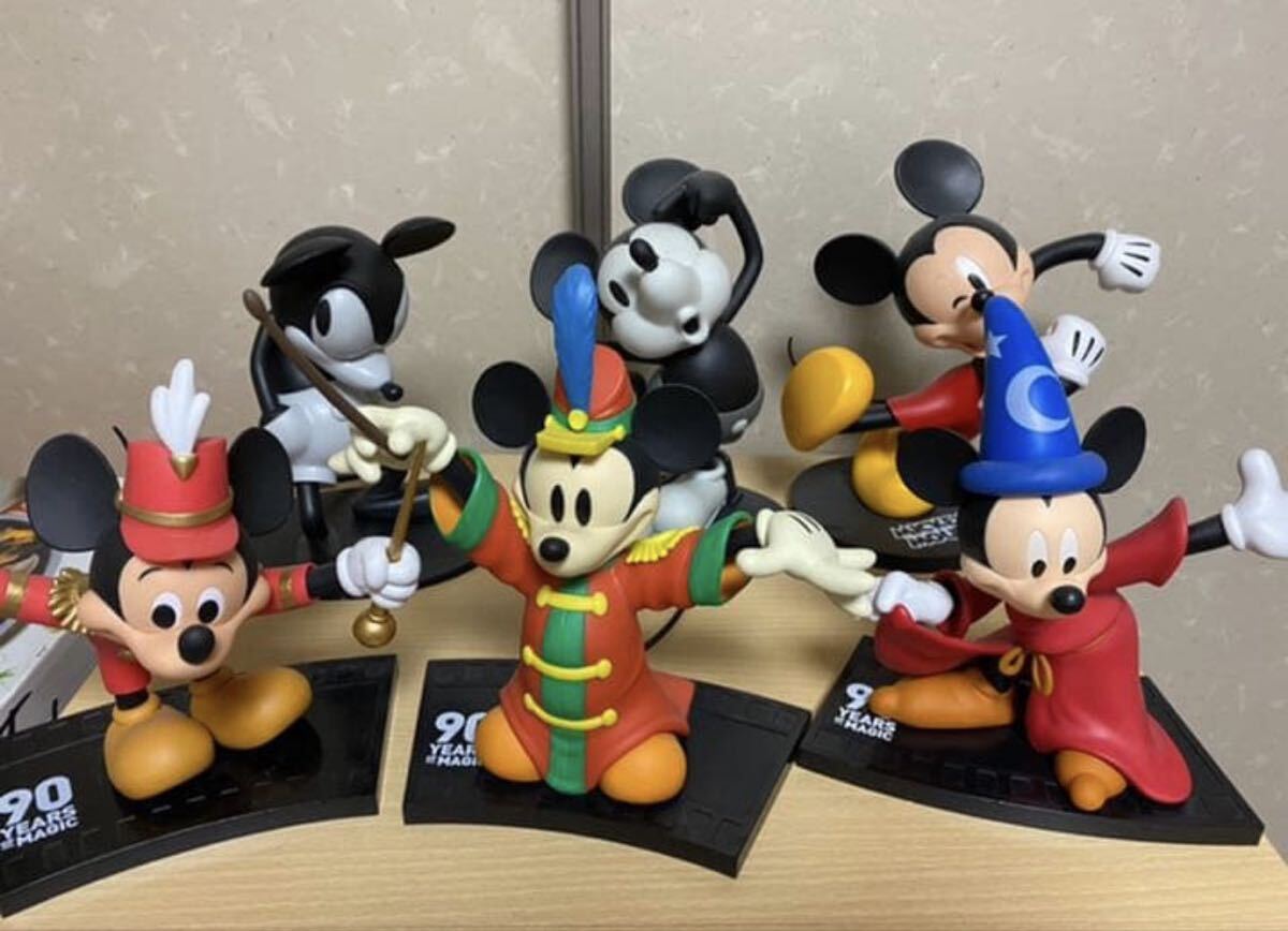 新品】☆送料無料☆未使用・未飾り☆ミッキー ミニー ピン バッジ