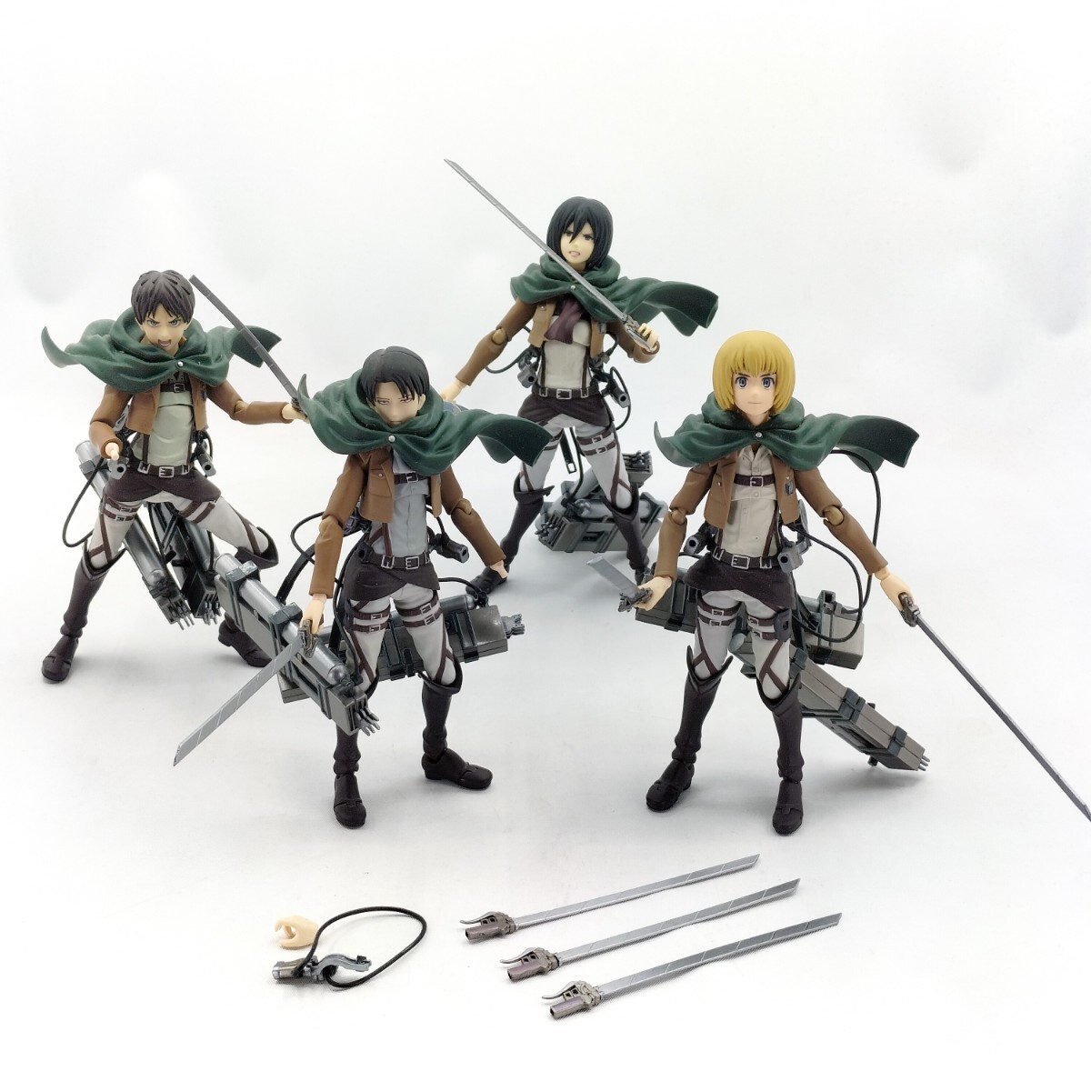進撃の巨人　リヴァイ　エレン　ミカサ　アルミン　ジャン　フィギュア 中古】進撃の巨人 カラコレ ガチャ リヴァイ エレン ミカサ ジャン