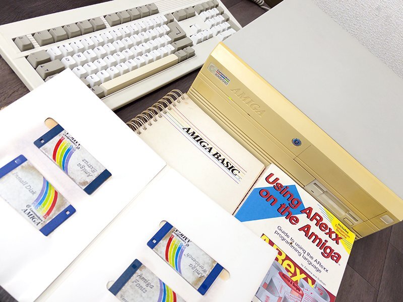 3R7315■Commodore Amiga 4000/040 A4000 キーボード・システムフロッピー付属 レトロPC Video Toaster 4000 コモドール アミガ アミーガ■の1番目の画像