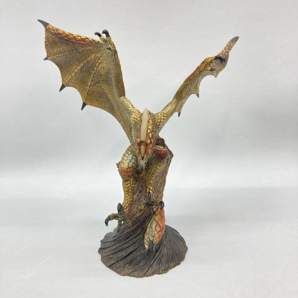 中古品 一番くじ モンスターハンター4G A賞 モンスタートロフィー