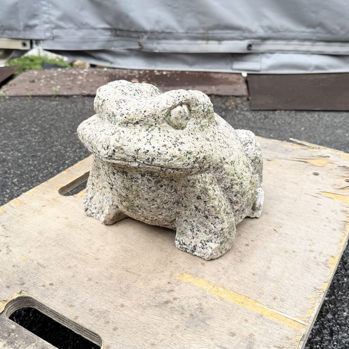 御影石 置物 親子カエル 蛙置物 自然石 彫刻 約36cm 26kg 庭 【公式通販】