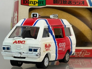 ダイヤペット T-8 日産 チェリーバネット サーフボード付き ミニカー 1