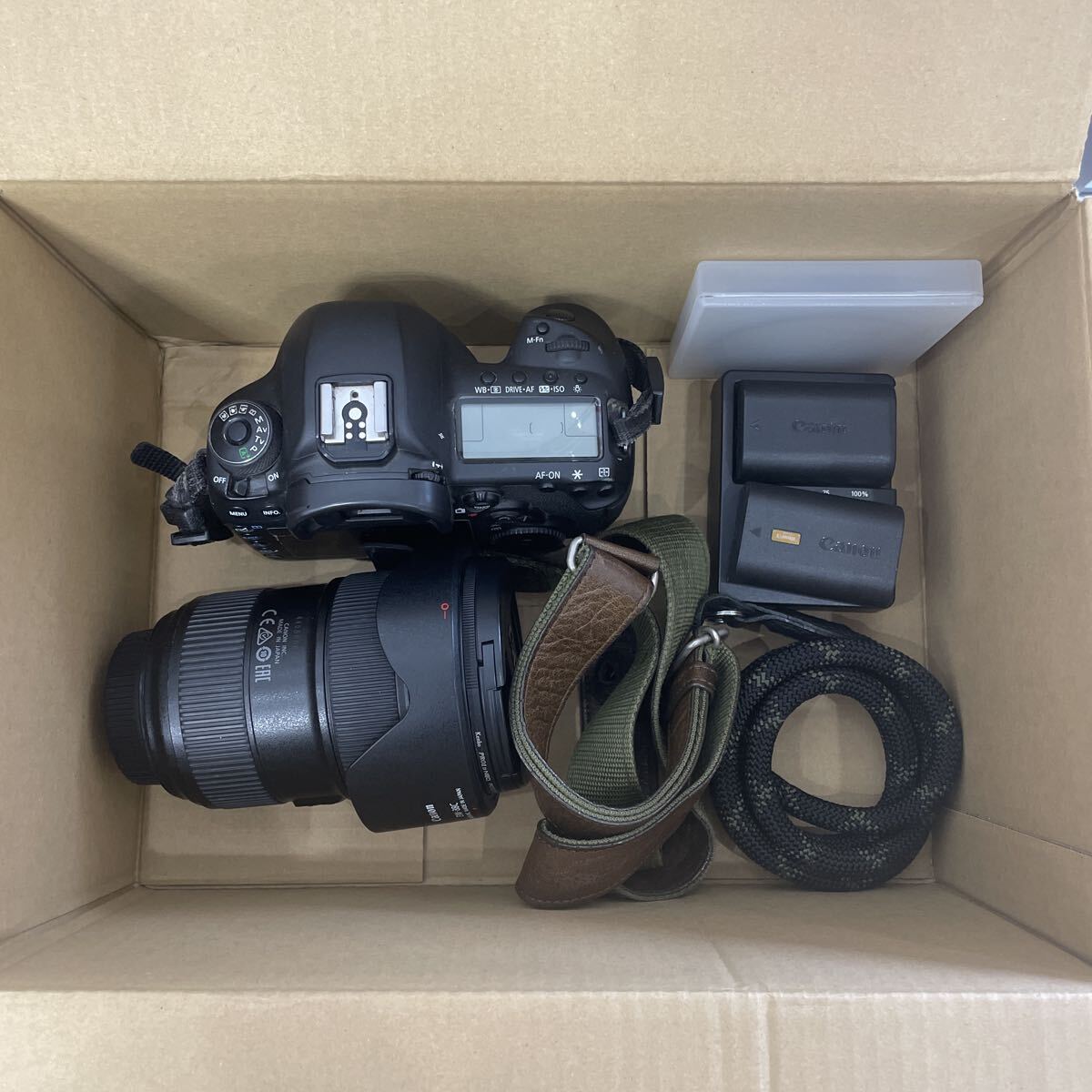 新品同様 Nikon D610 FXフルサイズ「ショット数1194」 純正バッテリー