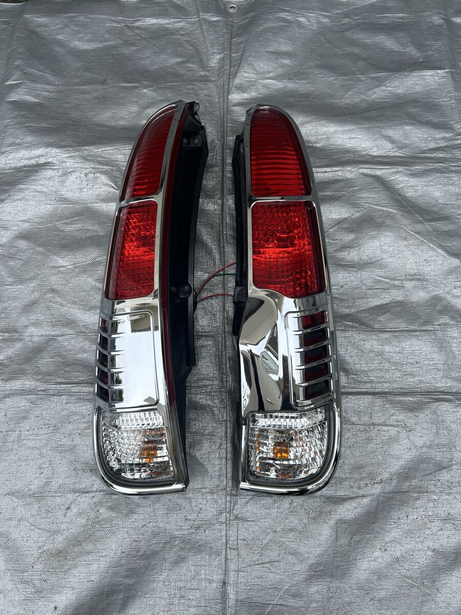 いすゞ ギガ 大型トラック 3連テールランプ 左右 KOITO220-11951