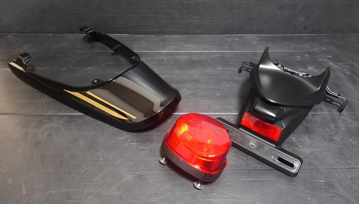 出品代行品】 カワサキ Z750D1 KZ1000外装 タンク・サイドカバー左右