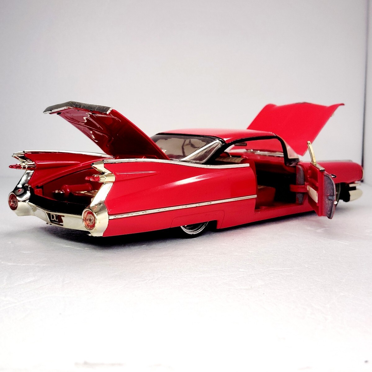 jada toys street low 1/24 1985 Cadillac キャデラック ブロアム