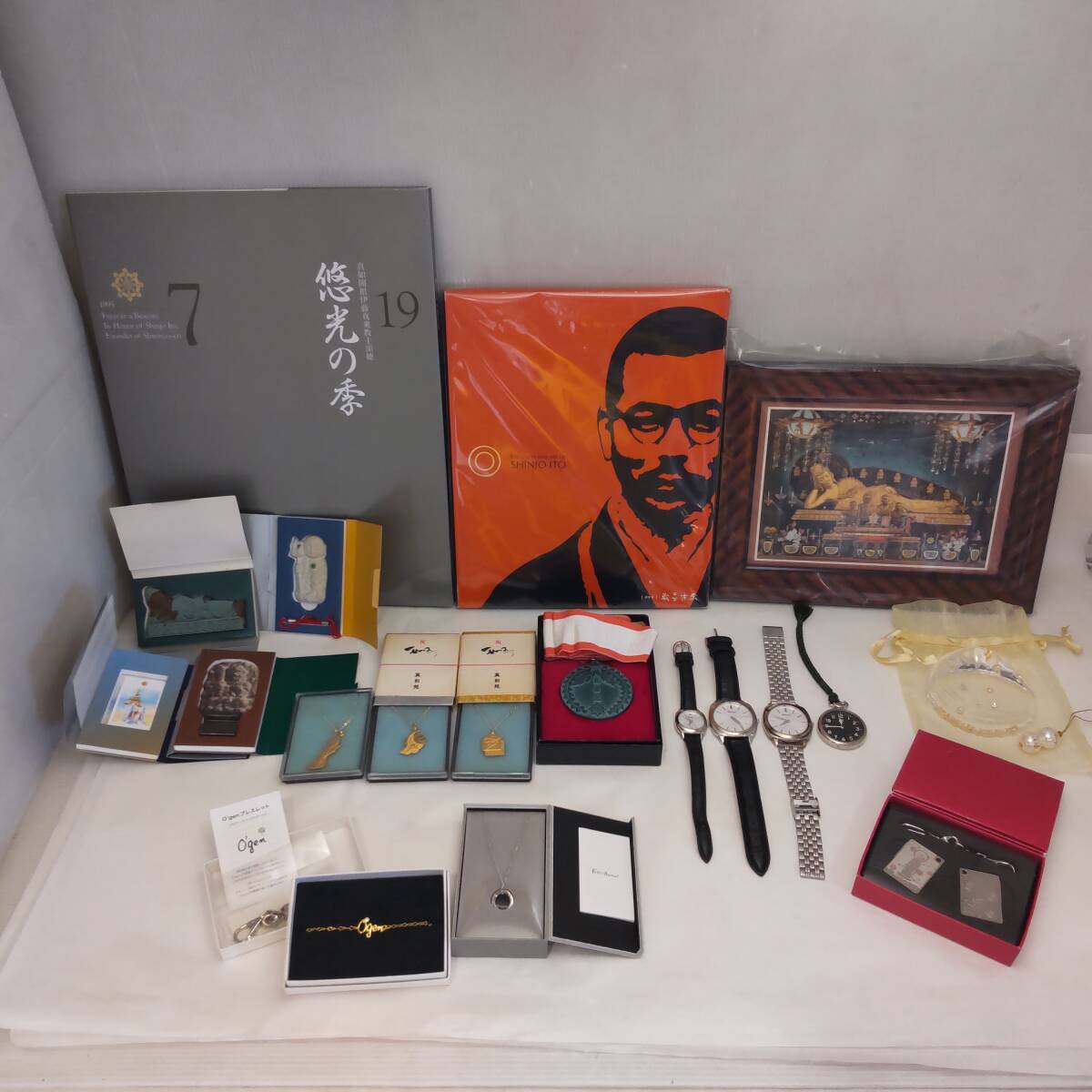 中古】真如苑 霊祖生誕百年 特別記念 アクセサリーの落札情報詳細