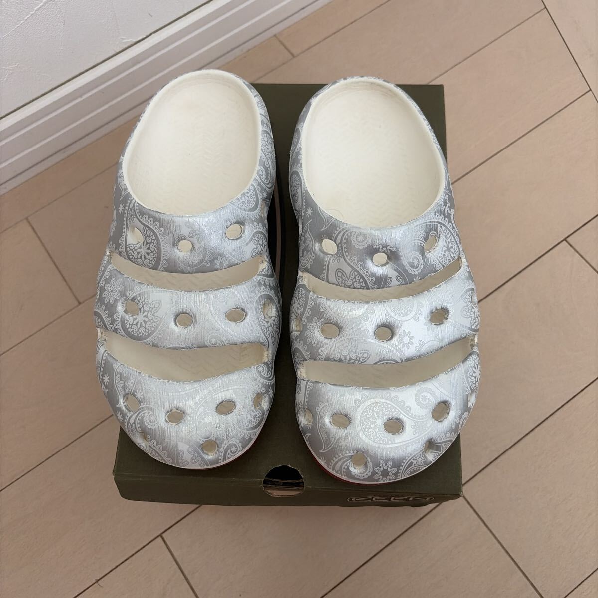 ☆日本限定モデル！人気のペイズリー柄♪KEEN/キーン/クロッグサンダル