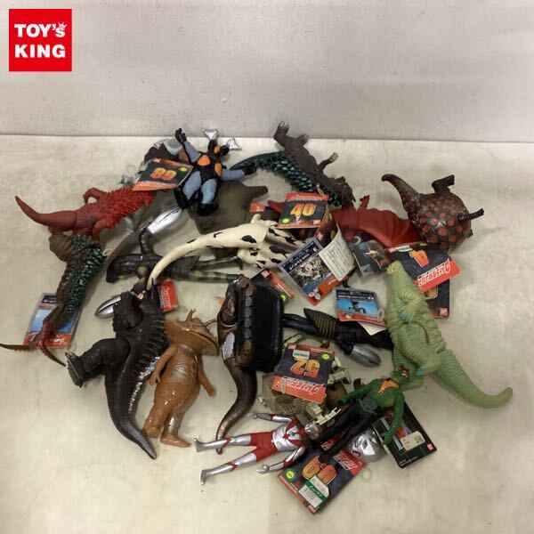 ウルトラマン 貯金箱 11種類セット 一番くじ カネゴン キングジョー