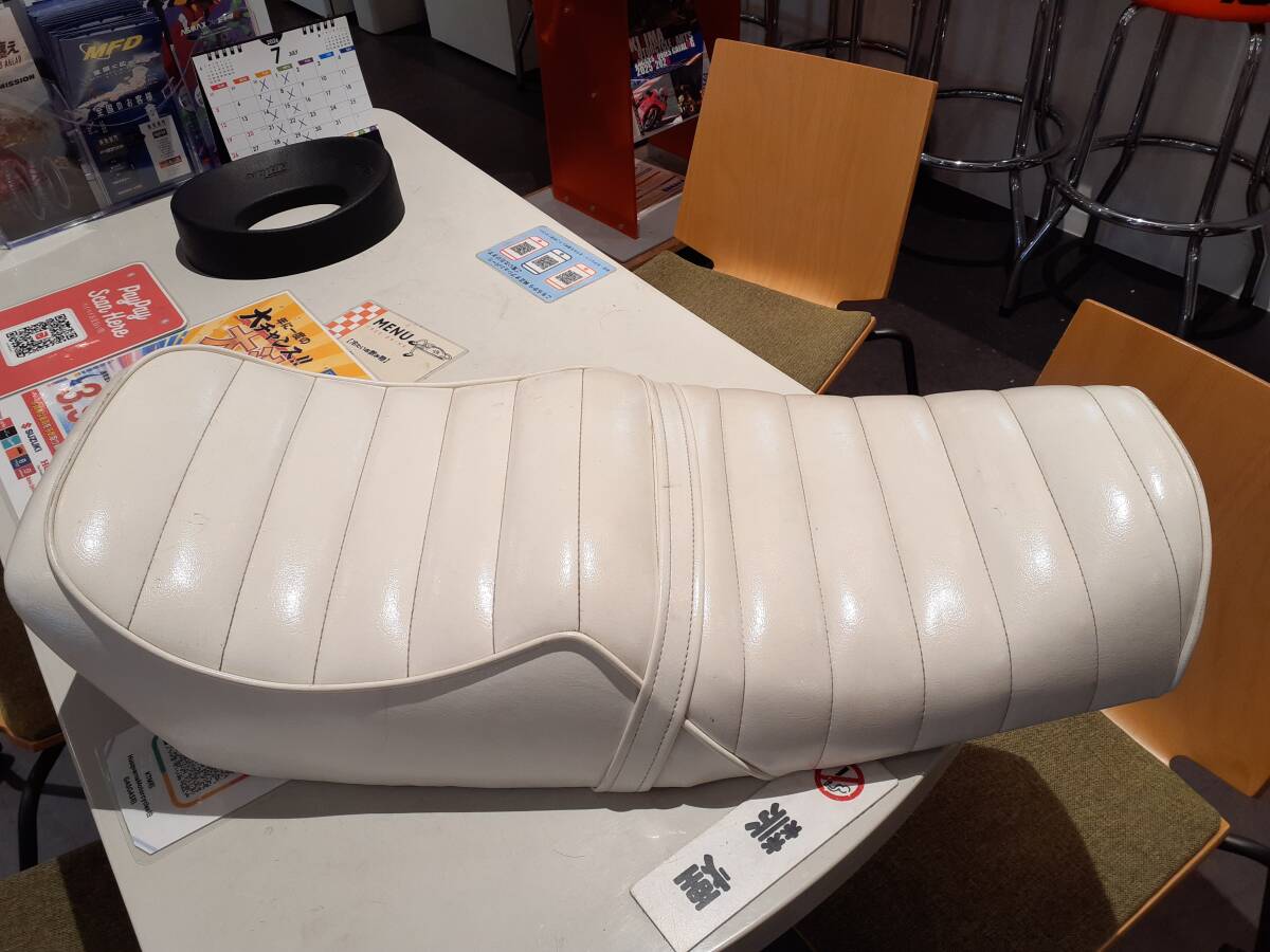 中古】CBX 400F 大川タックロールシート 赤白エナメル 金具付き 良品