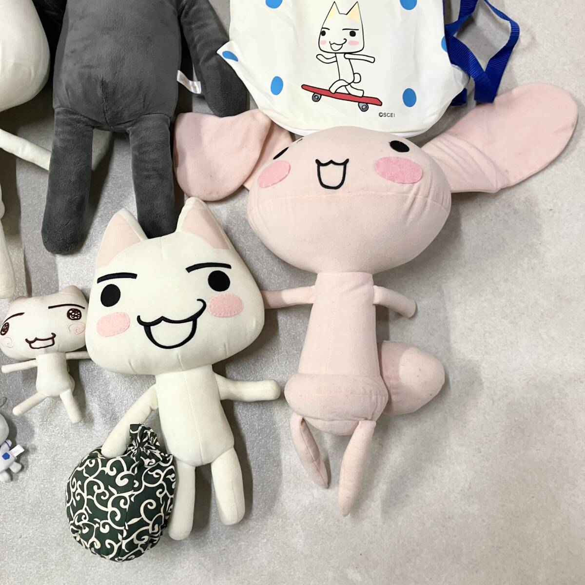 新品】どこでもいっしょ こねこもいっしょ かわいいキーホルダー トロ