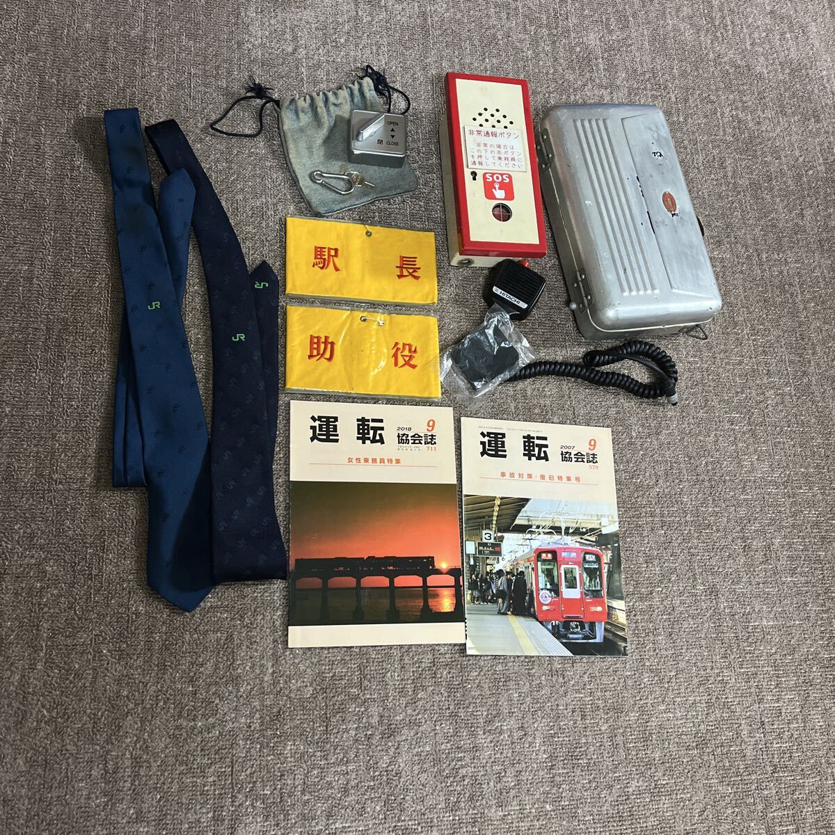 鉄道部品　踏切非常ボタン　配線加工済み 目立った傷や汚れなし】鉄道 踏切の非常ボタン 配線済 信号機の落札