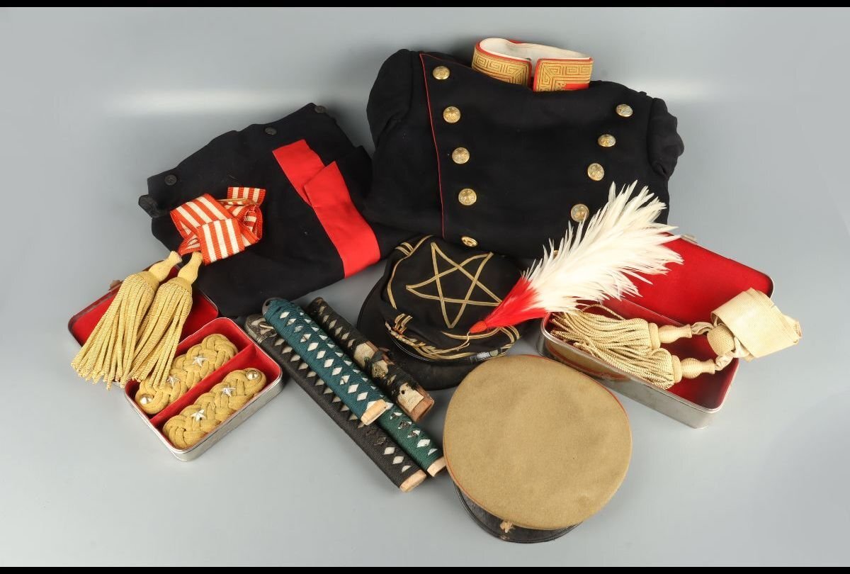 中古】☆銀河17貴重品陸軍大将大礼服箱入揃 服 肩章 飾章 極美の落札