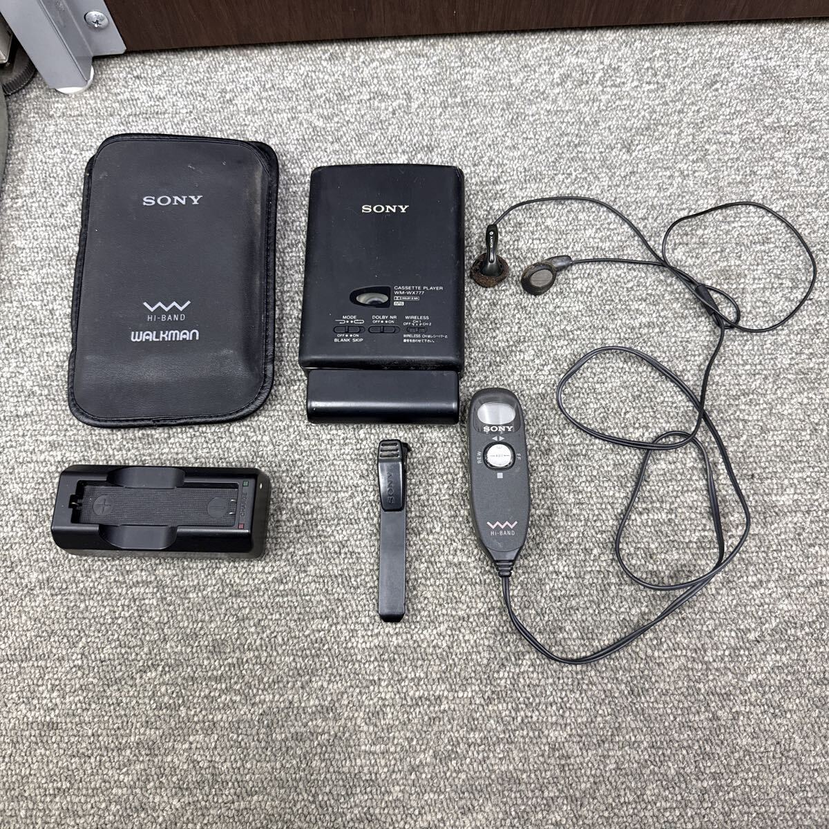 中古】レア！WM-805 ソニーワイヤレスカセットウォークマンの落札情報