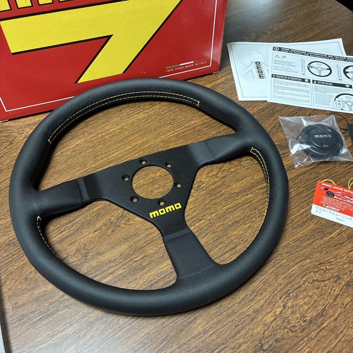 32パイ 当時物 momo ヴェローチェレーシング モモ VELOCE ホーンボタン