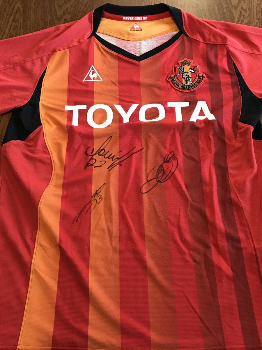 名古屋グランパスエイト■2010優勝メンバー全選手■直筆サイン入り■ユニフォーム 名古屋グランパスエイト 千代反田充 ダニエル ケネディ 直筆サイン入り