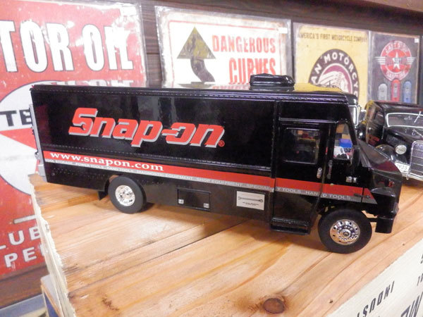 スナップオン　Snap-on　MT-55 FREIGHTLINER　ミニカー 1/64 Snap-On Crown Premiums Collection MT-55 Freightliner