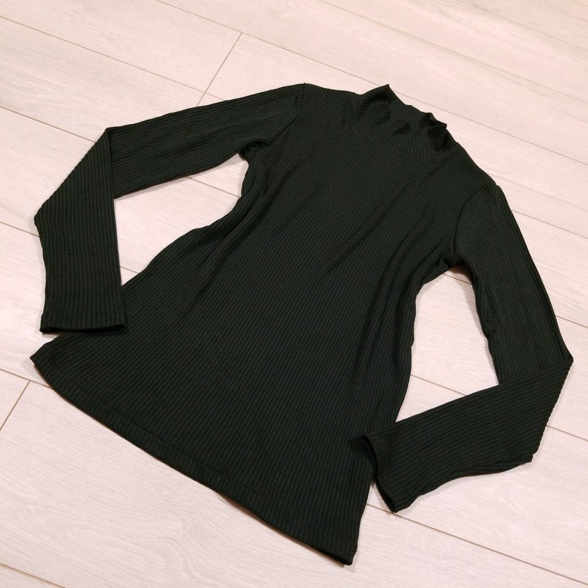 F793 Uniqlo ユニクロ M レディース Tシャツ カットソー 長袖 緑系 グリーン系 リブ ハイネック オフネック の落札情報詳細 ヤフオク落札価格情報 オークフリー スマートフォン版