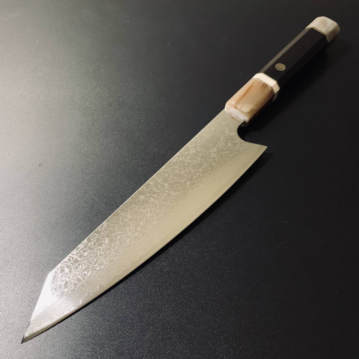 鏡面ダマスカス67層V金10号鏡面牛刀240mm 黒檀白水牛柄 鏡面ダマスカス67層V金10号鏡面牛刀240mm 黒檀白水牛柄 （新品
