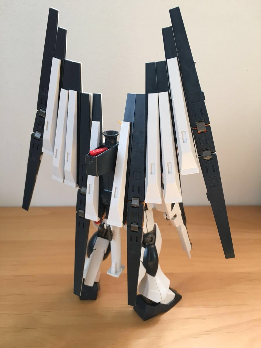 HGUC 1/144 ニューガンダム ダブルフィンファンネル 素組み完成品