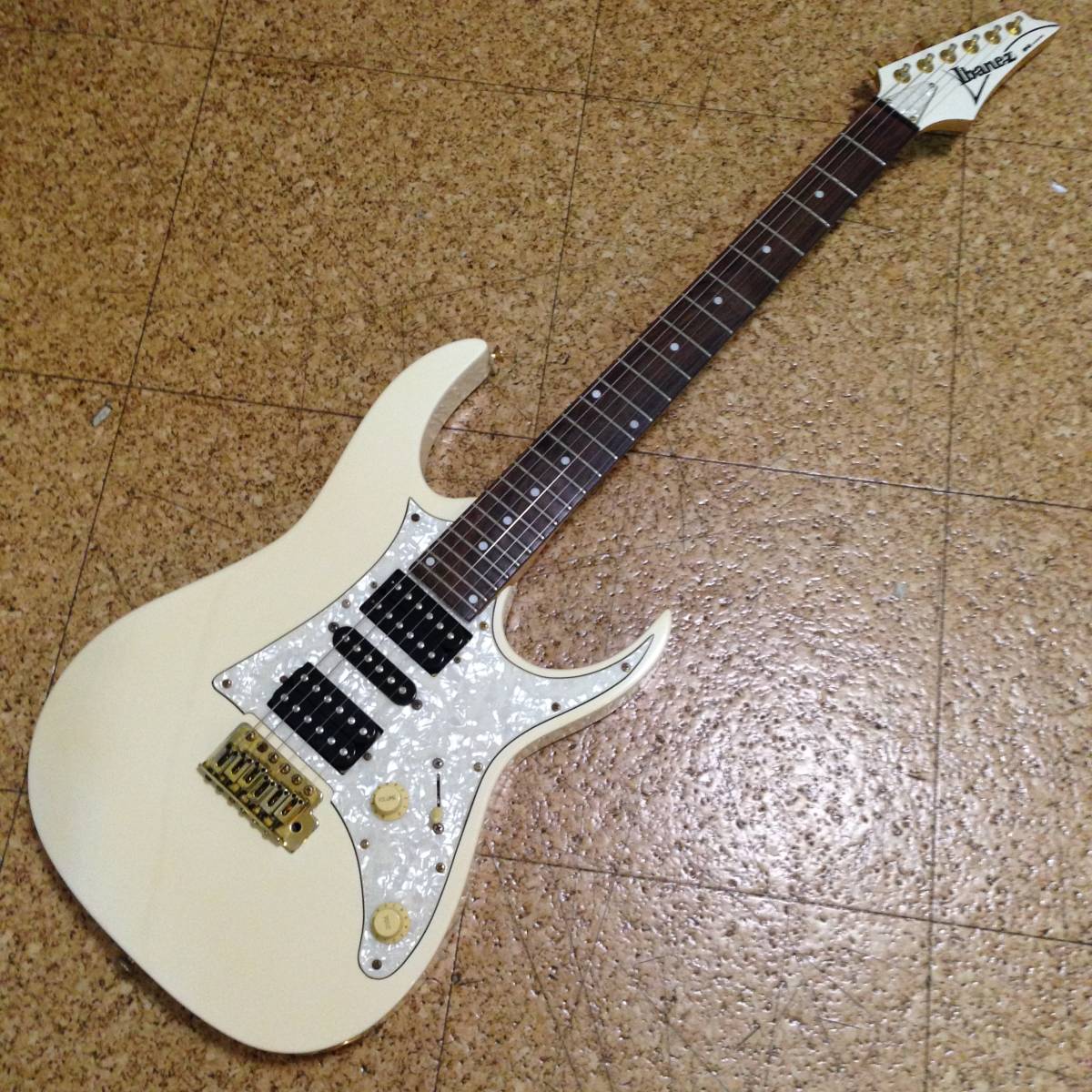 アイバニーズ エレキギター ホワイト 24フレット アイバニーズ エレキギター ホワイト 24フレット