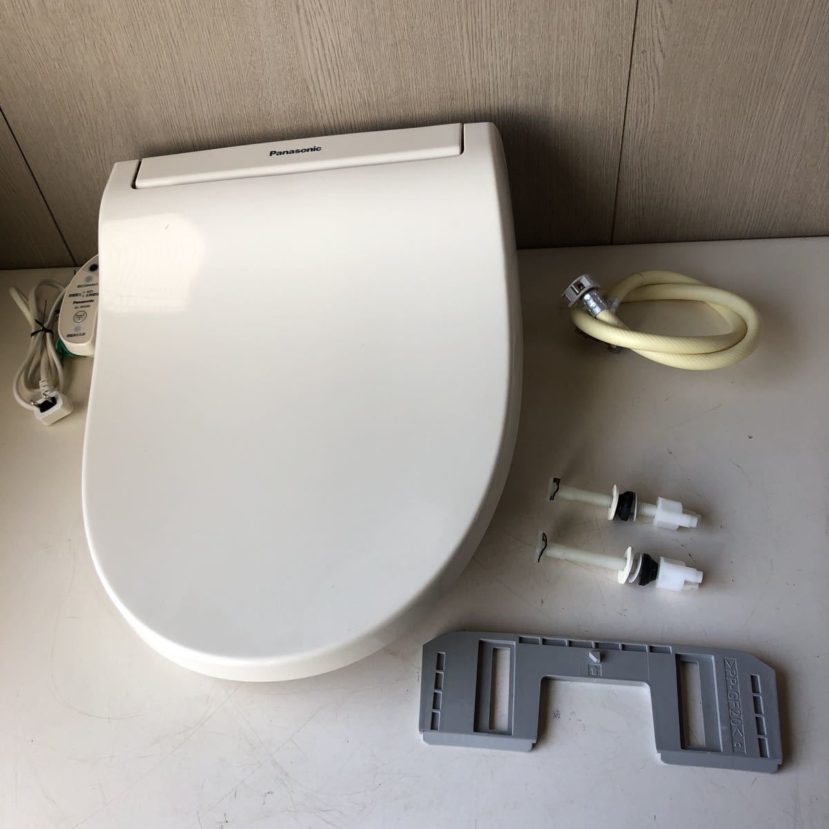 Panasonic パナソニック 温水洗浄便座 Dl Wh40 Cp リモコン無し 16年製 の落札情報詳細 ヤフオク落札価格情報 オークフリー スマートフォン版