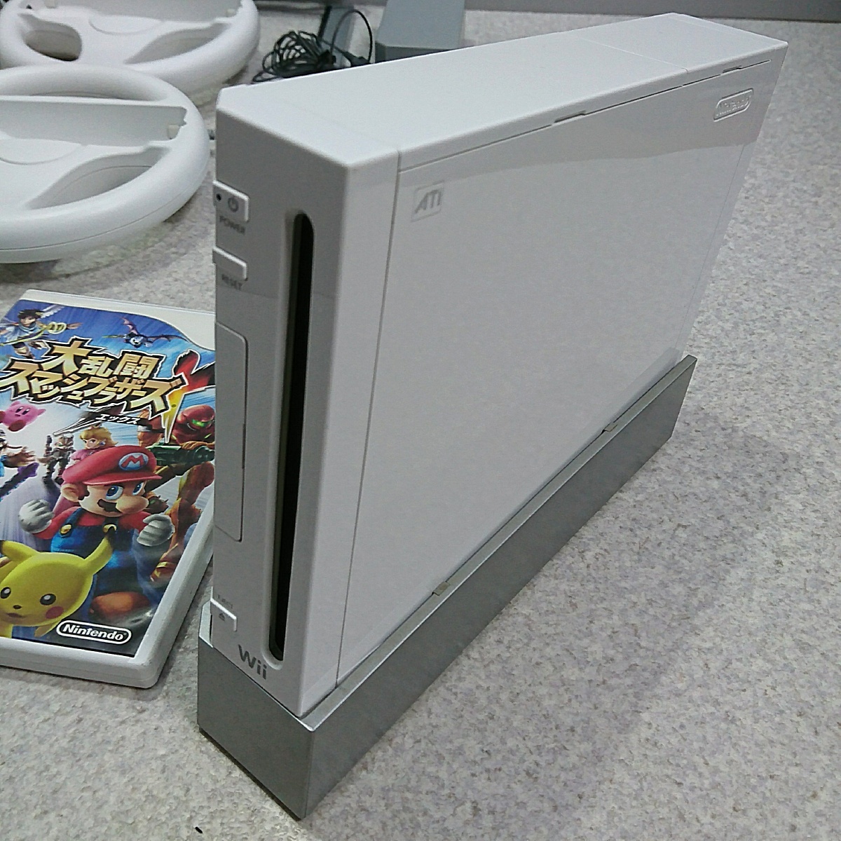 Wii本体 マリオカート 大乱闘スマッシュブラザーズ 1 4人用 Wiiリモコン Wiiハンドルそれぞれ4点 任天堂 の落札情報詳細 ヤフオク落札価格情報 オークフリー スマートフォン版