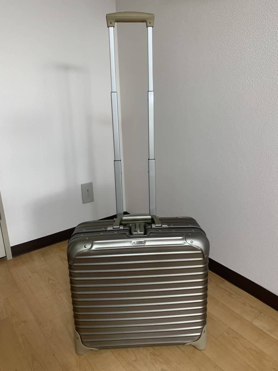 未使用品 RIMOWA リモワ Topas Titanium Cabin 52 日本で唯一のリモワ