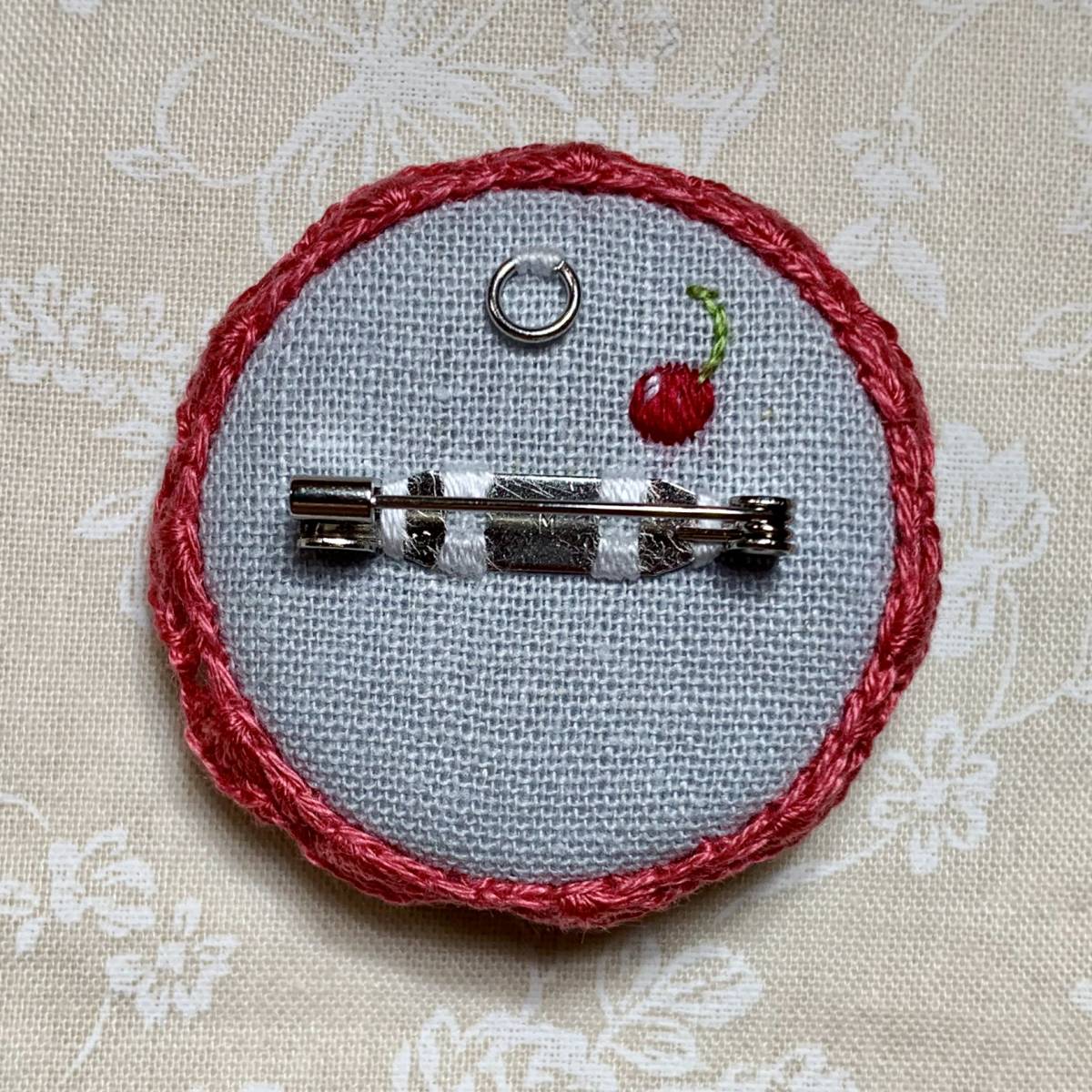 新品 ブローチ ハンドメイド シマリスとサクランボ リス さくらんぼ 立体刺しゅう スタンプワーク 刺繍 刺しゅう 手刺繍 新品 の落札情報詳細 ヤフオク落札価格情報 オークフリー スマートフォン版