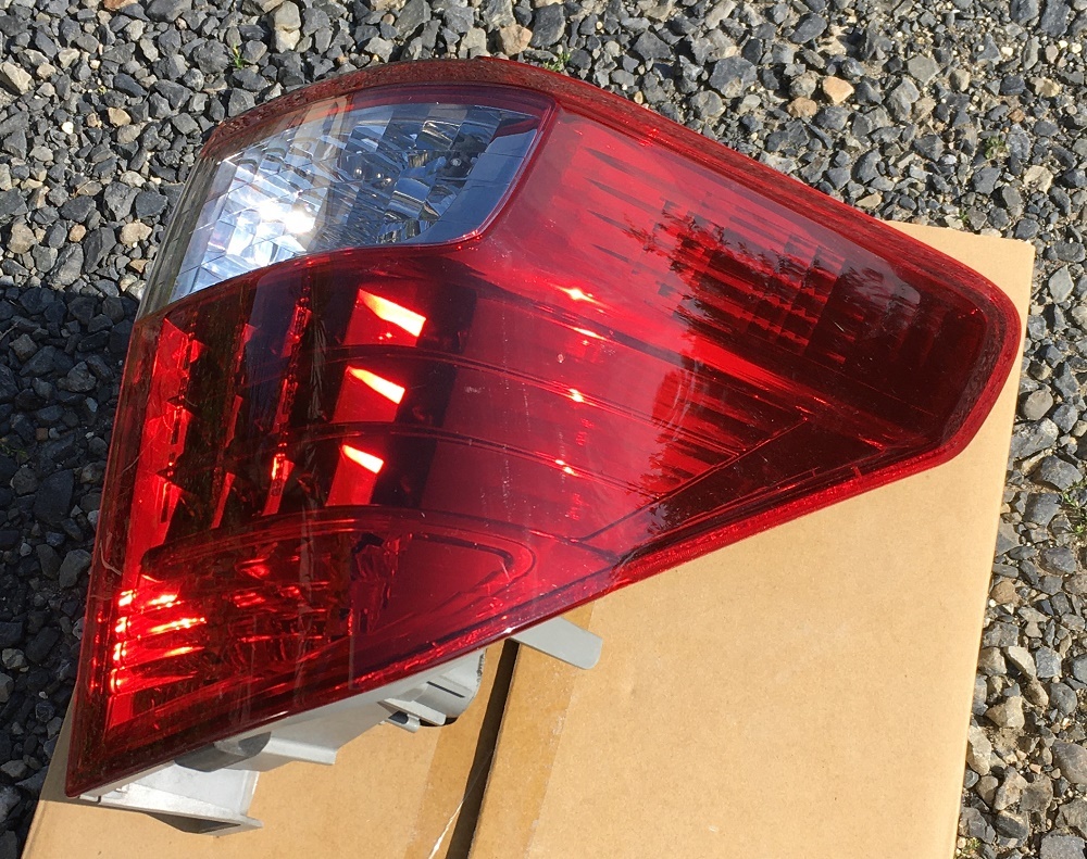 【未使用品】アルファード　20系 右テールランプ　81551-58070 未使用品】アルファード 20系 右テールランプ 81551-58070 Yahoo