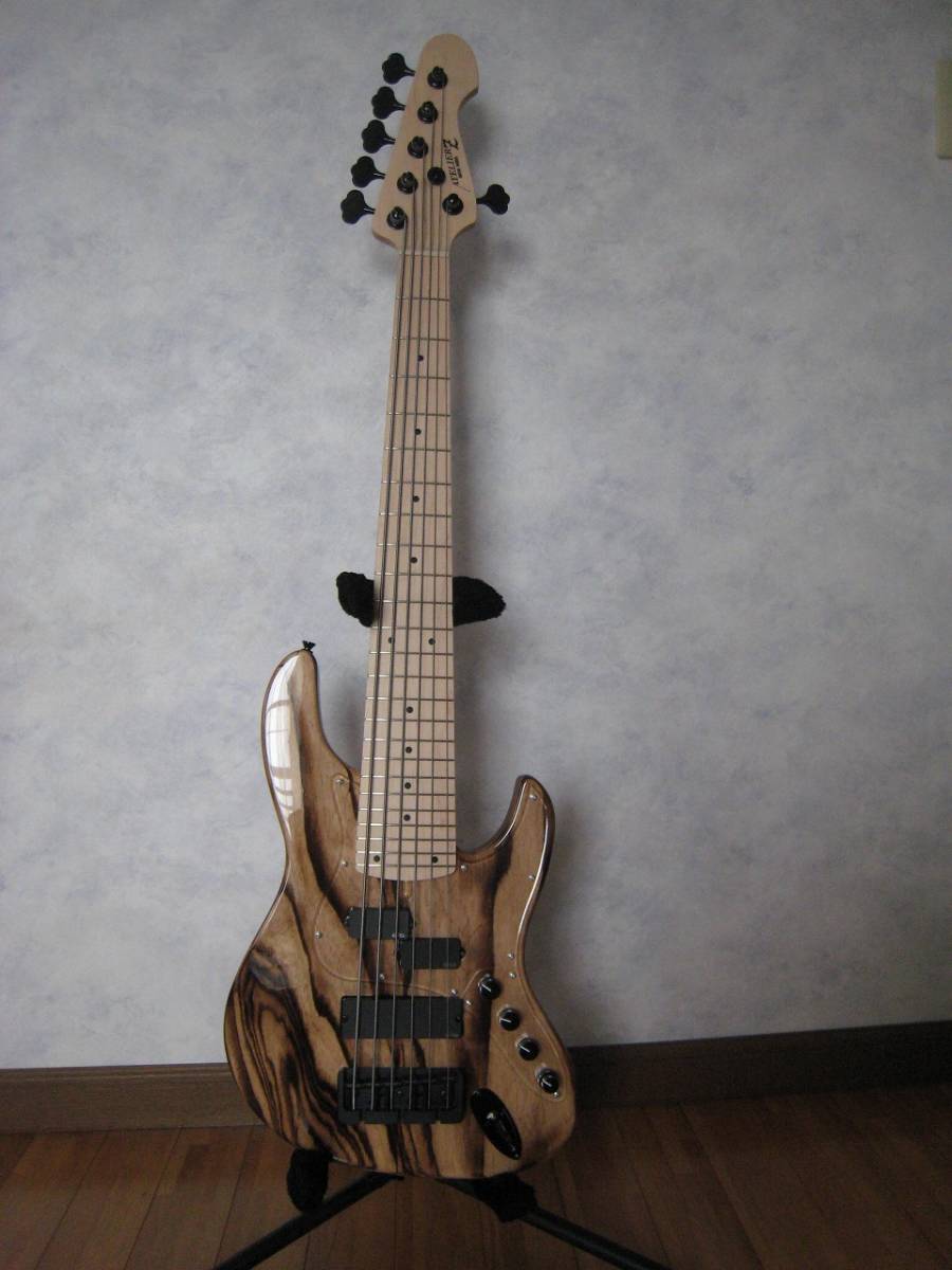 Atelier Z Beta6/32 TR-RD 6弦ベース
